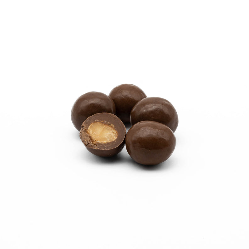 Toffee-coated glazed macadamia enveloped in pure milk chocolate